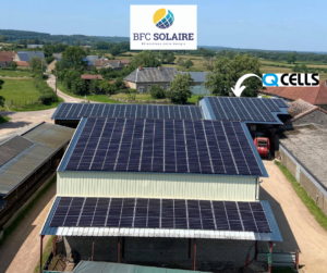 Tres belle centrale solaire sur des bâtiments agricoles