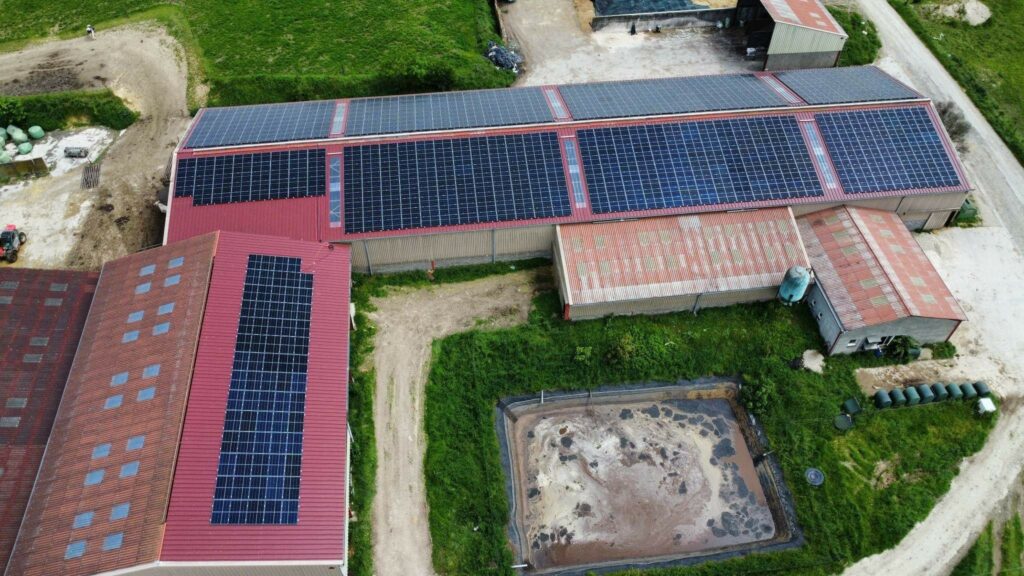centrale solaire photovoltaïque sur une exploitation agricole