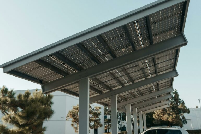 Ombrière parking solaire photovoltaïque